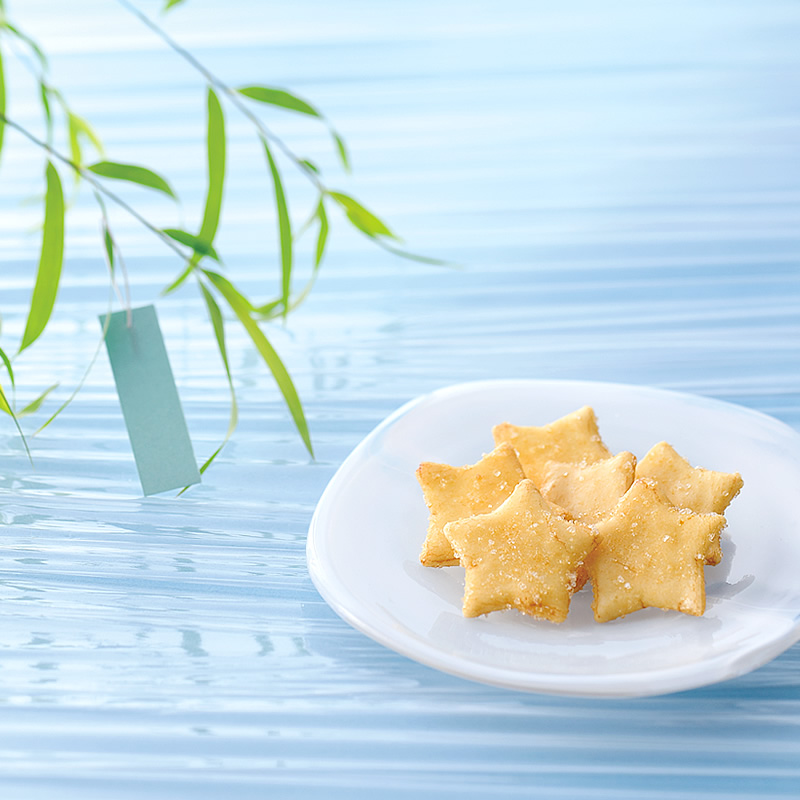 七夕限定 星ざらめあられ 想ひ橋 化粧箱 55g 2袋 米菓 詰め合わせ京都 老舗の煎餅 せんべい あられ おかき専門店 通信販売 小倉山荘 七夕限定 星ざらめあられ 想ひ橋 化粧箱 55g 2袋 米菓 詰め合わせ京都 老舗の煎餅 せんべい あられ おかき専門店 通信販売 小倉山荘