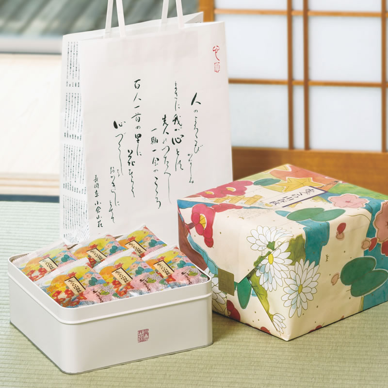 をぐら山春秋 中缶(8ヶ入り20袋): 米菓・詰め合わせ京都・老舗の煎餅(せんべい)あられ・おかき専門店 通信販売|小倉山荘 をぐら山春秋 中缶(8ヶ入り20袋): 米菓・詰め合わせ京都・老舗の煎餅(せんべい)あられ・おかき専門店 通信販売|小倉山荘